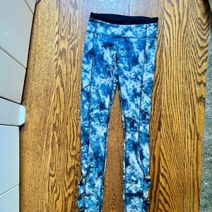 Lululemon full-length cloud pattern legging